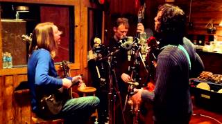The Wood Brothers - In The Studio: Stealin'