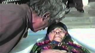 preview picture of video 'Katica elment 2.rész _hagyományos cigány temetés Kétegyháza 1991'