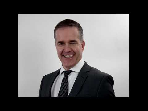 Dark-Eyed Cossack Girl - Mirosław Grabski