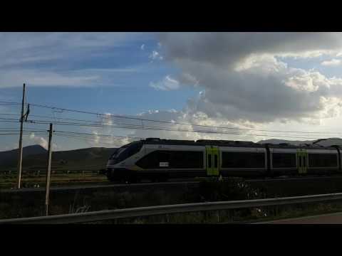 Trains. Il minuetto in tutta la sua bellezza. Transito a Catenanuova.