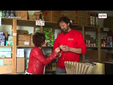 Fotograma del vídeo: Espárragos, pirotecnia y embotelladora de agua