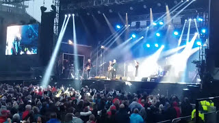 Deacon Blue + full audience participation with 'Dignity' live at Edinburgh Castle 2017