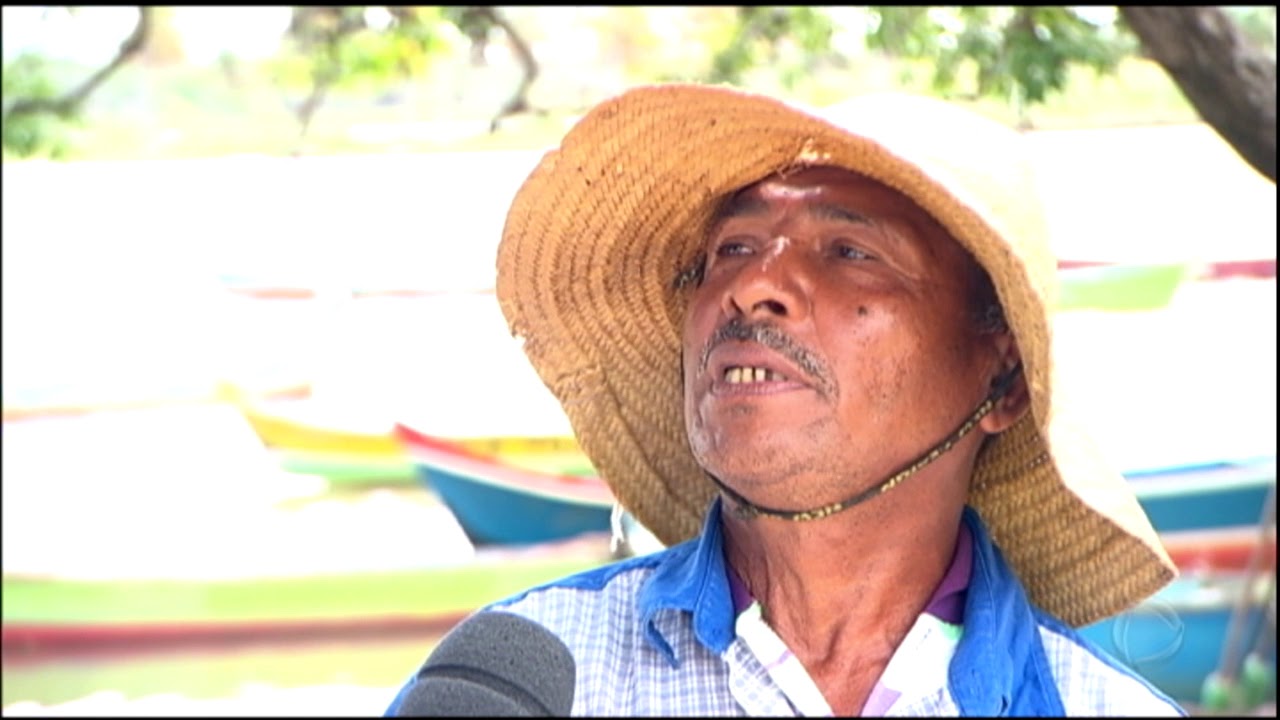 Cai volume de água e mar avança em Rio São Francisco