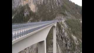 preview picture of video 'Bungee Jumping @ Ponte Valgadena - Foza (VI) il 29/04/2012'