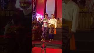 Download lagu Fashion Show Pakaian Adat Bali#Shorts mp3
