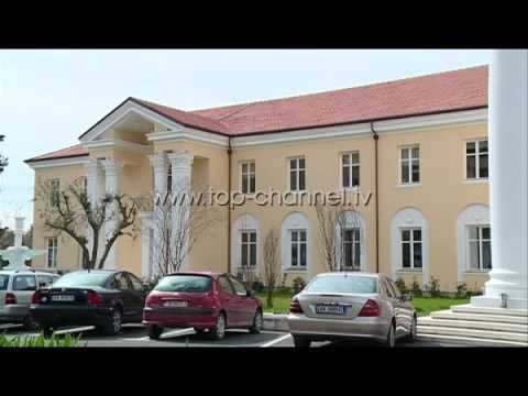 Lezhë, dëmtohet pllaka me mbishkrimin osman - Top Channel Albania - News - Lajme