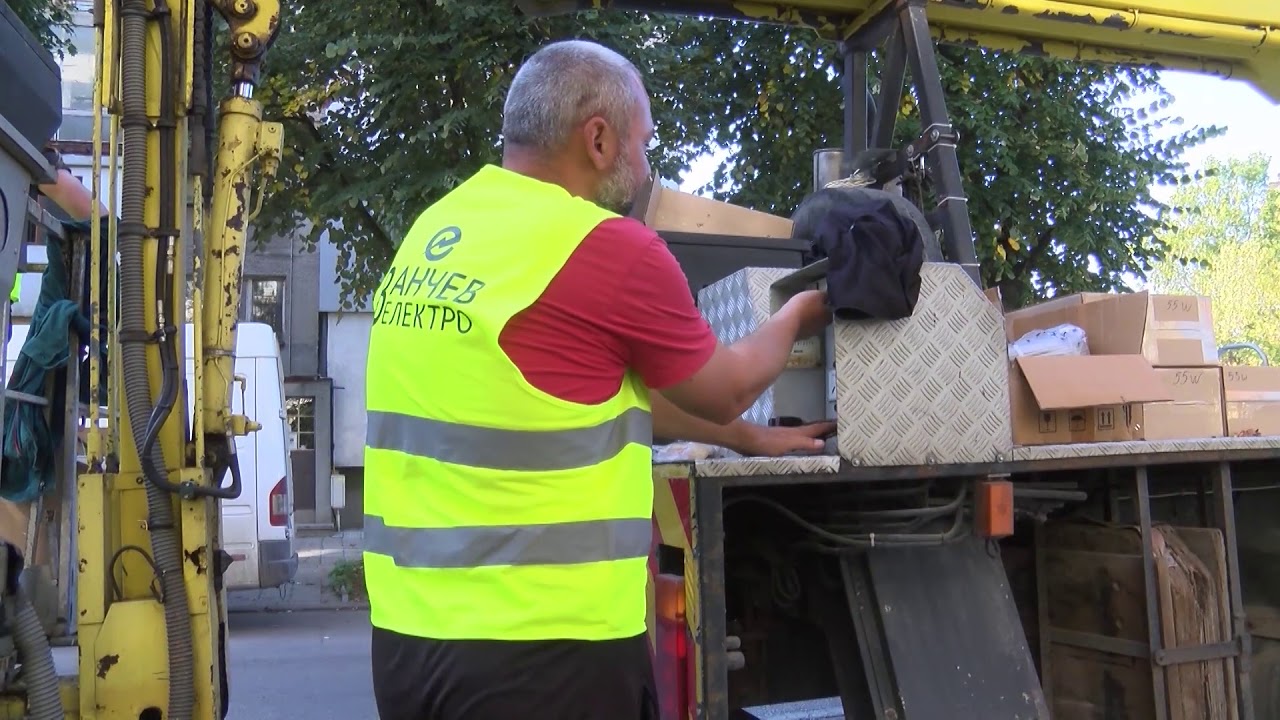Започна подмяната на новите осветителни тела по улиците на Димитровград
