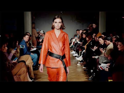 Stand | Fall Winter 2018/2019 Full Fashion Show | Exclusive