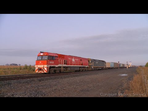4AM5 Pacific National Container Freight Train NR18 & G538 (22/9/2022) - PoathTV Australian Railways