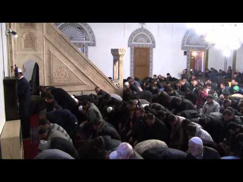 Namazi në xhaminë e madhe në Prishtinë