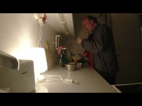 MongoTV_13026 - SKYLLER RØDE VINDRUER EN GRÅ ONSDAG MIDDAG