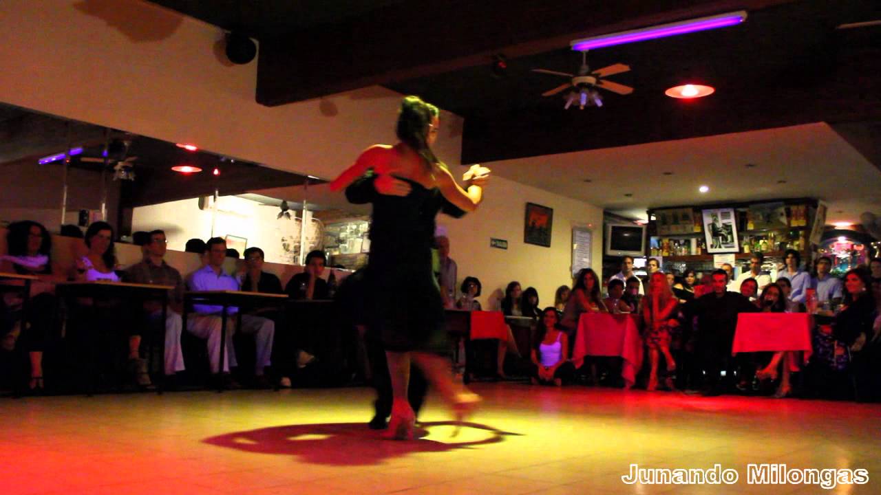 CRISTIAN CORREA Y FATIMA VITALE EN LA MILONGA 10 (Milonga)