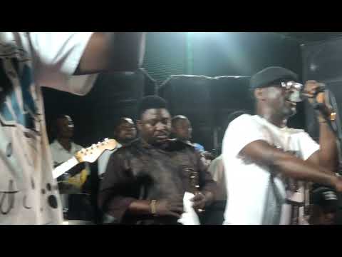 OGANLA ALABI PASUMA PAYS TRIBUTE TO MOTHER ADIJA KUBURA AT PITCH LOUNGE | #fujidigital #fujimusic