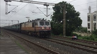 preview picture of video 'Valsad - Haridwar Super Fast Express - Indian Railways.'
