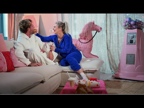 Nikki Milou - Royal Zonder Paleis (Official Video)