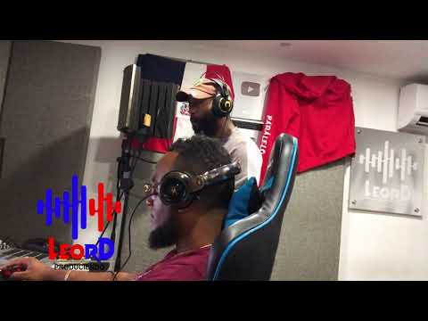 EL FOTHER APLICANDOLA GRABANDO DONDE LEORD 😀 DICE QUE LEORD ALMA LOS TEMA DEMSADIADO DURO 🤛🏼