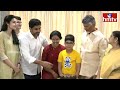 కేక్ కట్ చేసి.. చంద్రబాబు ఇంట్లో సంబురాలు | Chandrababu Family Celebrates Victory | hmtv - Video