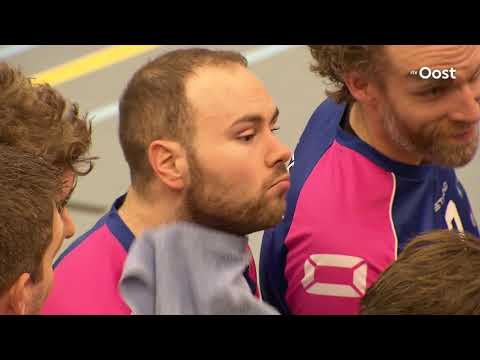 Volleyballers VC Zwolle ondanks nederlaag zeker van kampioensgroep en lijfsbehoud