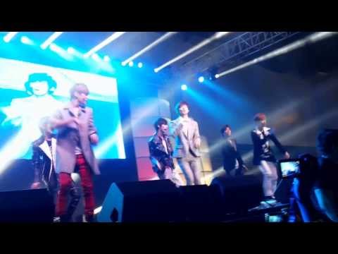 131228 BOYFRIEND - IYAH @ KPOP Convention 5