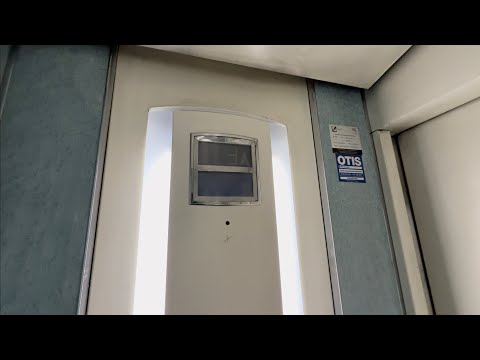 1996 OTIS Traction Elevator @ Rua das Hortas 11, Funchal, Portugal.