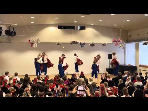 Rahvatantsuansambel Kajakas noorte segarühm- tants “Kiike”