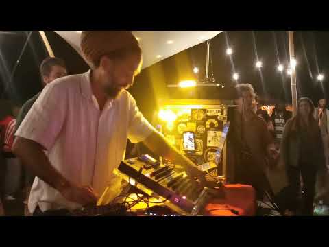 Tippy I Grade selection : Midnite - Same I Ah One ft Pressure  - Roots & Culture in Carla #1