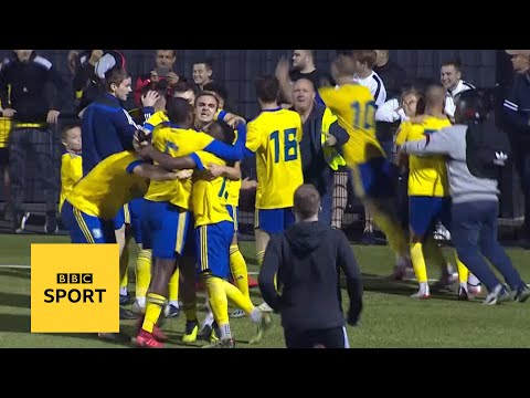 Hashtag United through on penalties | FA Cup highlights