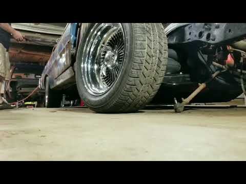 Airmaxx air suspension on 64 Impala SS on air. Topos Y bone