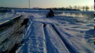 preview picture of video 'Tjeerd met de quad in de sneeuw'