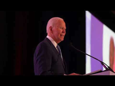 Biden returns to DC on a snowy day in the Nation's Capital.