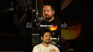 Yapay zekaya neden hiç gülmüyoruz 🤔 #podcast #yapayzeka — video kapak görseli
