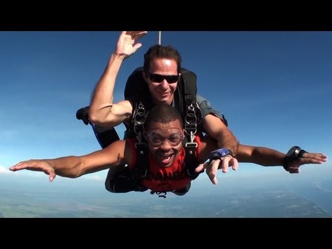 親愛的日記1：我去跳傘了。 (Dear Diary 1: I Went Skydiving)