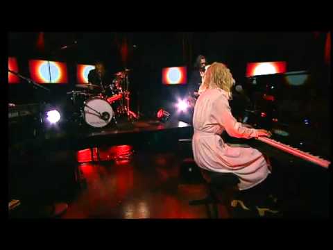 Frida Hyvönen - Hands (Live @ Nyhetsmorgon)