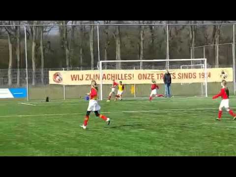 Achilles Meisjes E1 rolt Bon Boys op: 10-0!