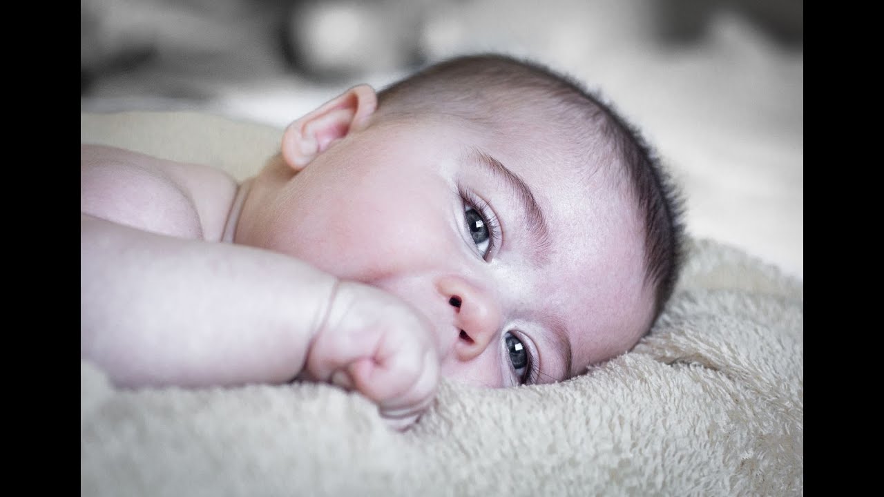 2 – Que penser de la position à plat ventre chez le bébé lors des 1ers mois ?
