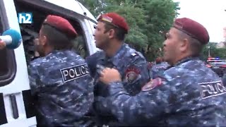 Հոպար ջան, հանգիստ նստի, բան չկա. որ բան չկա, ինչո՞ւ եք բռնում: Լրաբեր - 3.05.2022