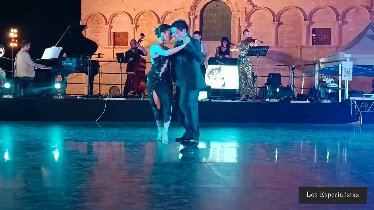 Agustina Piaggio y Carlos Espinosa @ International Trani Tango_13 Julio 2023_1/3