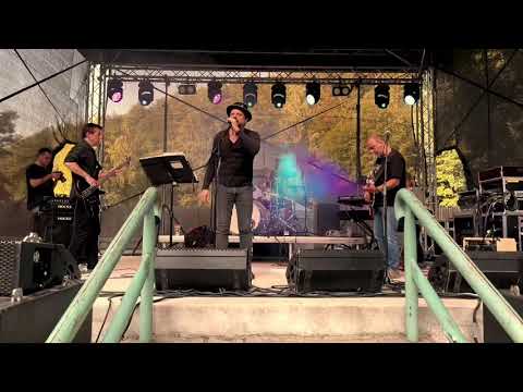 Apple Spokesman - Bůh, strýc, děvka, farář a jeho milenec