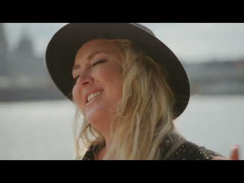 Julia van Helvoirt - Antwerpen (Officiële Video)