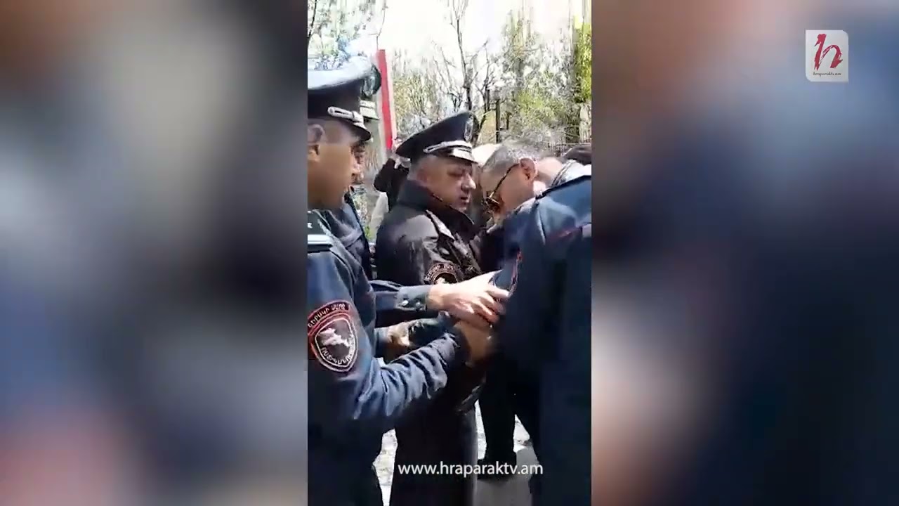 Գյումրիում ցուցարարները ճեղքեցին ոստիկանական պատը եւ մտան ՇՊՀ