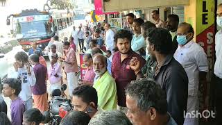 Download lagu ത്രിതല പഞ്ചായത്തിലെ വോട്ടെണ്ണൽ നടക്കുന്ന വെട്ടിക്കവല സ്കൂൾപരിസരത്ത് വിധി കാത്തു നിൽക്കുന്ന ജനസാഗരം mp3 Download lagu ത്രിതല പഞ്ചായത്തിലെ വോട്ടെണ്ണൽ നടക്കുന്ന വെട്ടിക്കവല സ്കൂൾപരിസരത്ത് വിധി കാത്തു നിൽക്കുന്ന ജനസാഗരം mp3