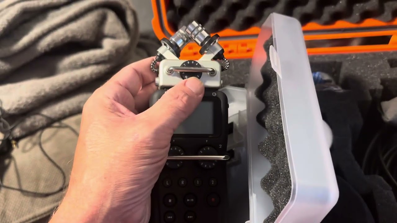 Aquarian H2D hydrophone and a Zoom H5 recorder with some classic Colby headphones.