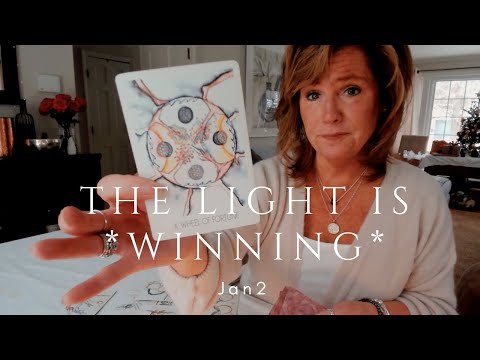 Your Daily Tarot Reading : The Light Is WINNING | Spiritual Path Guidance