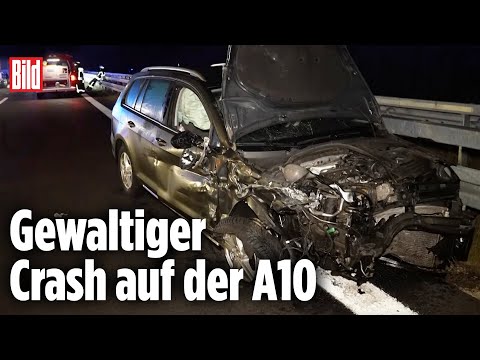 Schwerer Unfall auf A10: Raser kracht ungebremst in Transporter | Oranienburg, Brandenburg