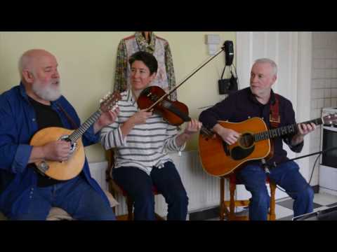 Acoustic Kitchen #001 - P1 - Liam Kennedy - Niamh ní Bheolán - Kevin Ward