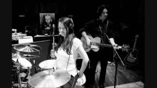 The White Stripes - Handsprings, Ball &amp; Biscuit. Live Paris 2004. 8/9