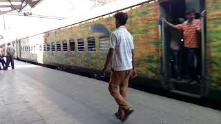 preview picture of video 'YPR TO HWH DURANTO EXP SKIP TO KHURDA ROAD JN /OVERTAKEKING CUTTCK PASSENGER'
