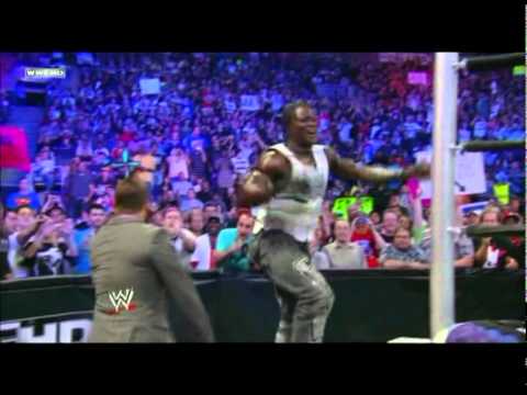 WWE - The Awesome Truth theme song - You suck! Toronto, Canada 16/09/11