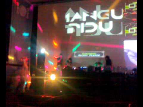 Kinkymint playing Microcobra