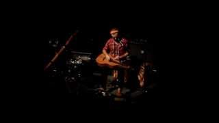 Xavier Rudd - LOVE COMES AND GOES (Live at Paradiso, Amsterdam, 24-11-2010)